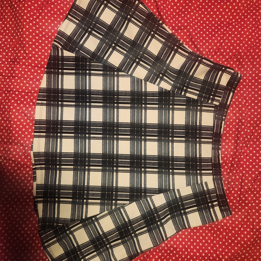 Chic Black and White Plaid Knee Length Skirt